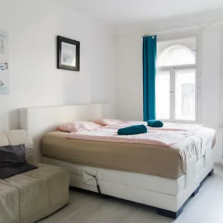 Queen Bed Budapest